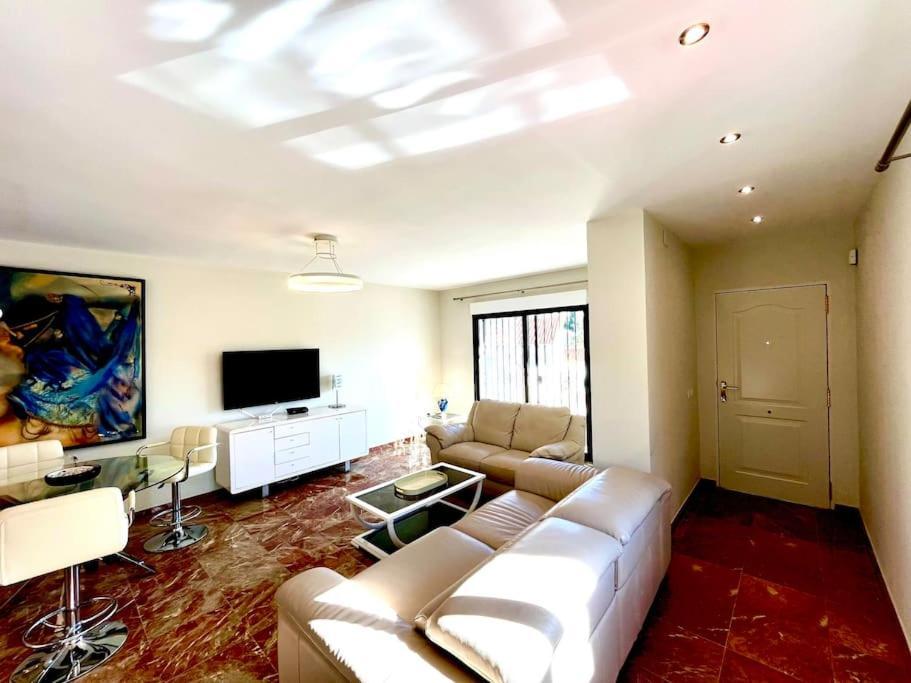 8 Personas Piscina Wifi Apartment *